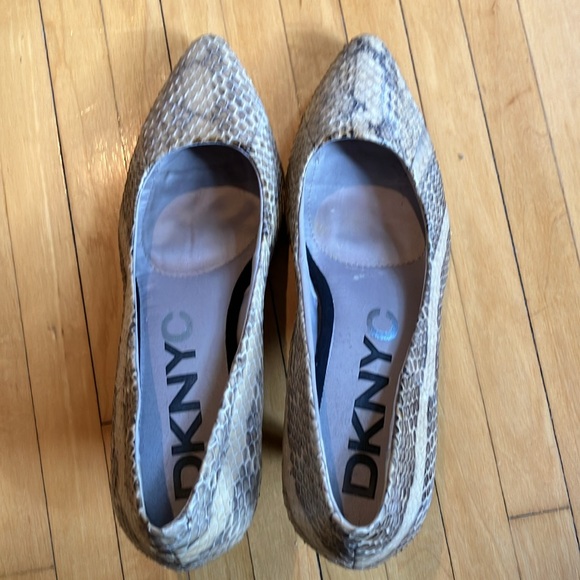 DKNYC snakeskin 2 1/2 inch heels. Size 7.5/38. Rubber soles - Picture 6 of 9
